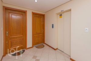 Image 4 - 928712