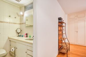 Image 18 - 928719