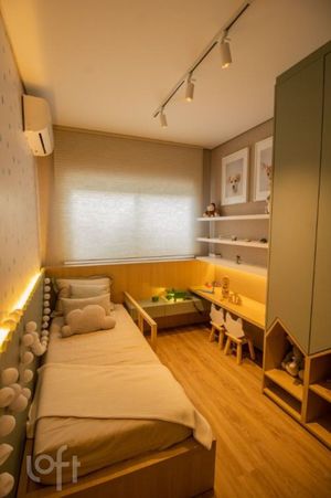 Image 19 - 928721