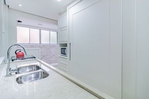 Image 4 - 928735