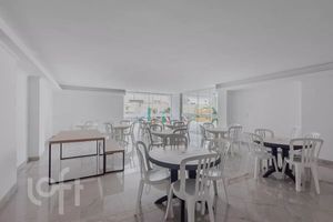 Image 31 - 928737