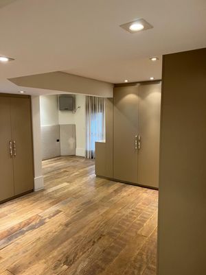 Image 18 - 928741