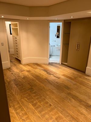 Image 21 - 928741