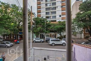 Image 17 - 928743