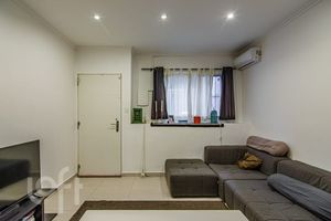 Image 18 - 928743