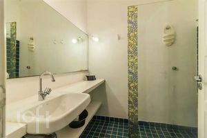 Image 13 - 928748