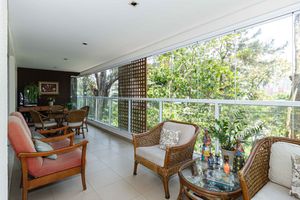 Image 6 - 928750