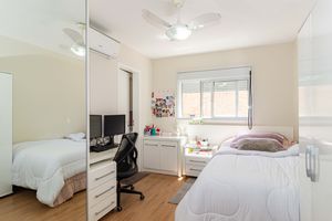 Image 37 - 928750