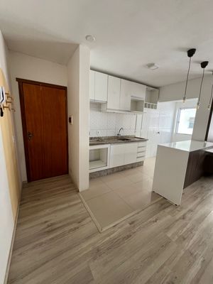 Image 17 - 928757