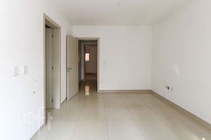 Image 13 - 928776