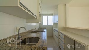Image 4 - 928892