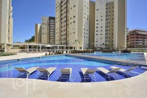 Image 11 - 928932