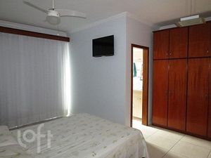 Image 4 - 928936