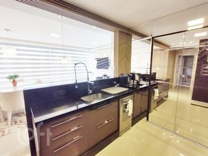 Image 10 - 928942