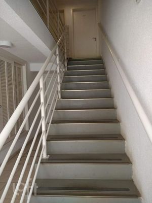 Image 6 - 928947