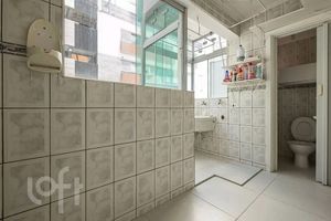 Image 32 - 928957