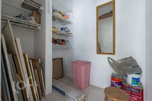 Image 20 - 928957
