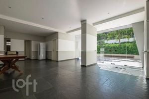 Image 37 - 928957