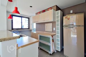 Image 4 - 928958