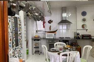 Image 4 - 928960