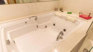 Image 19 - 928962