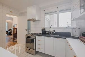 Image 7 - 928971