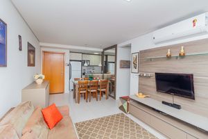 Image 6 - 928981