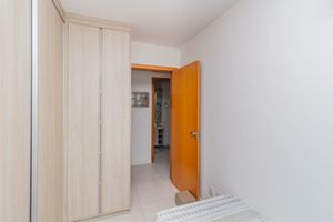Image 21 - 928981
