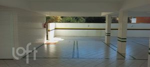 Image 28 - 928983