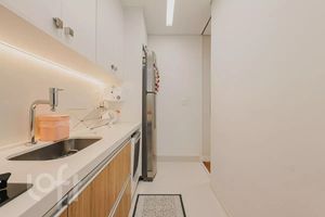 Image 7 - 928989