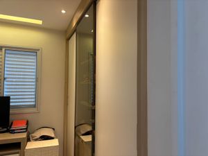 Image 10 - 928997