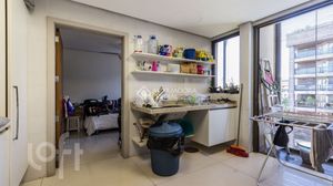 Image 42 - 929004