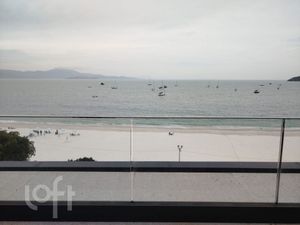 Image 17 - 929215