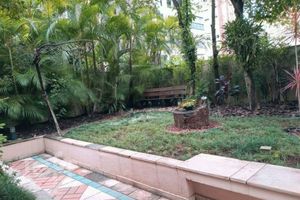 Image 18 - 929241