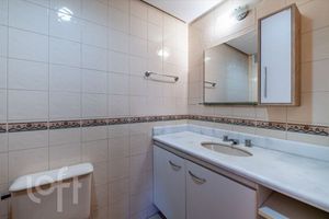 Image 13 - 929243