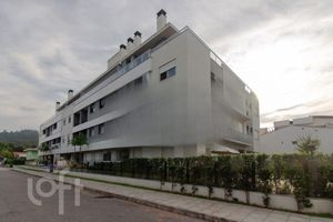 Image 17 - 929317