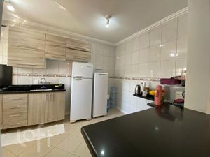 Image 5 - 929322