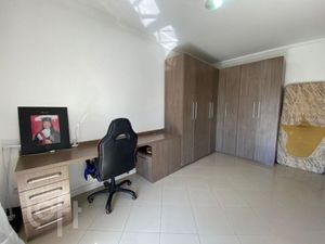 Image 10 - 929322