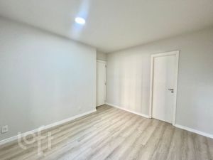 Image 19 - 929327