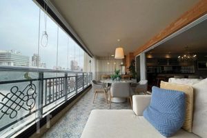 Image 11 - 929329