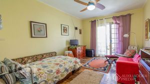 Image 11 - 929331