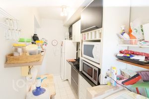 Image 4 - 929333