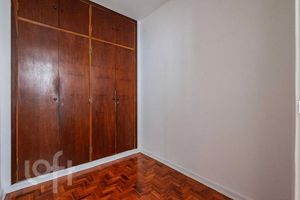 Image 19 - 929339
