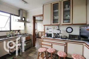 Image 29 - 929340