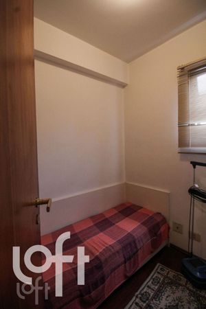 Image 34 - 929340