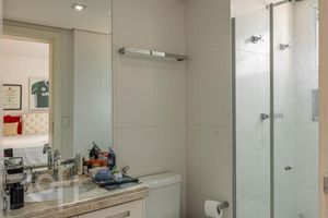 Image 19 - 929341