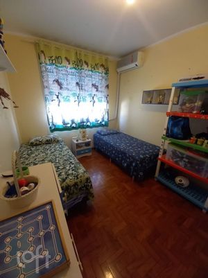 Image 10 - 929346