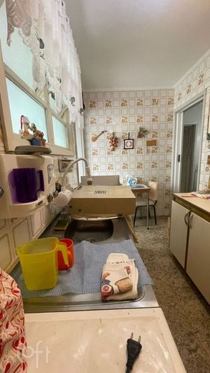 Image 18 - 929358