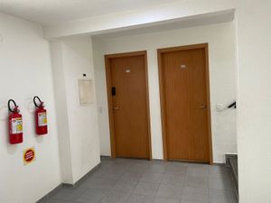 Image 15 - 929376