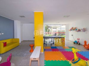 Image 4 - 929384